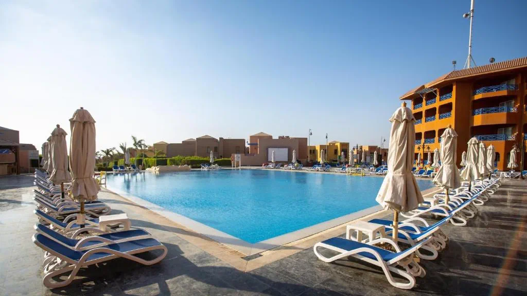 الفندق كانكون بيتش ريزورت - العين السخنة